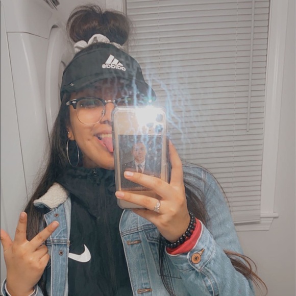 Meet your Posher, Alia - Picture 3 of 4